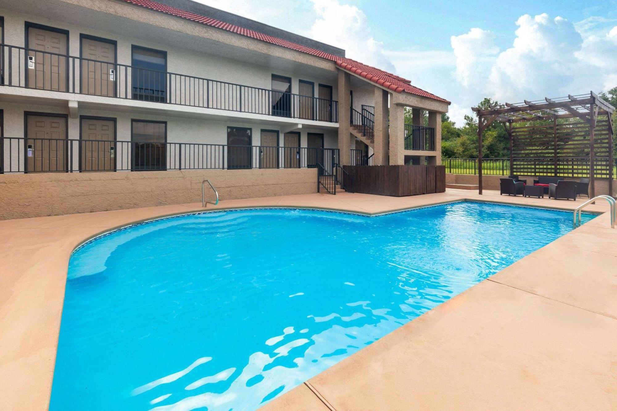 Ramada By Wyndham Bainbridge Exterior foto