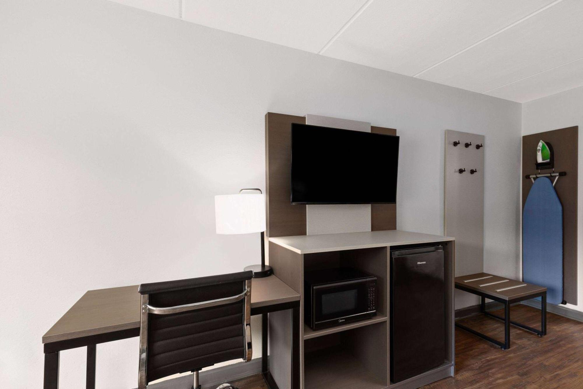 Ramada By Wyndham Bainbridge Exterior foto