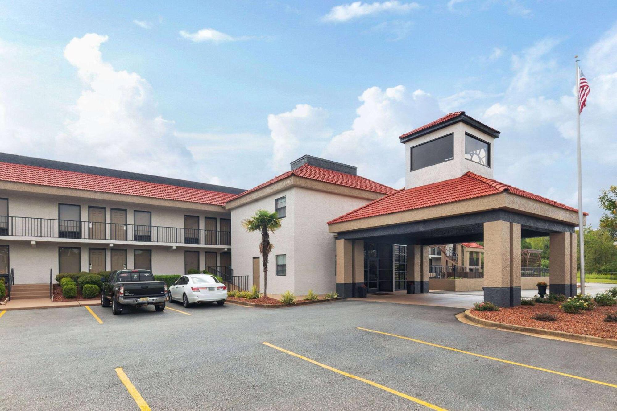 Ramada By Wyndham Bainbridge Exterior foto
