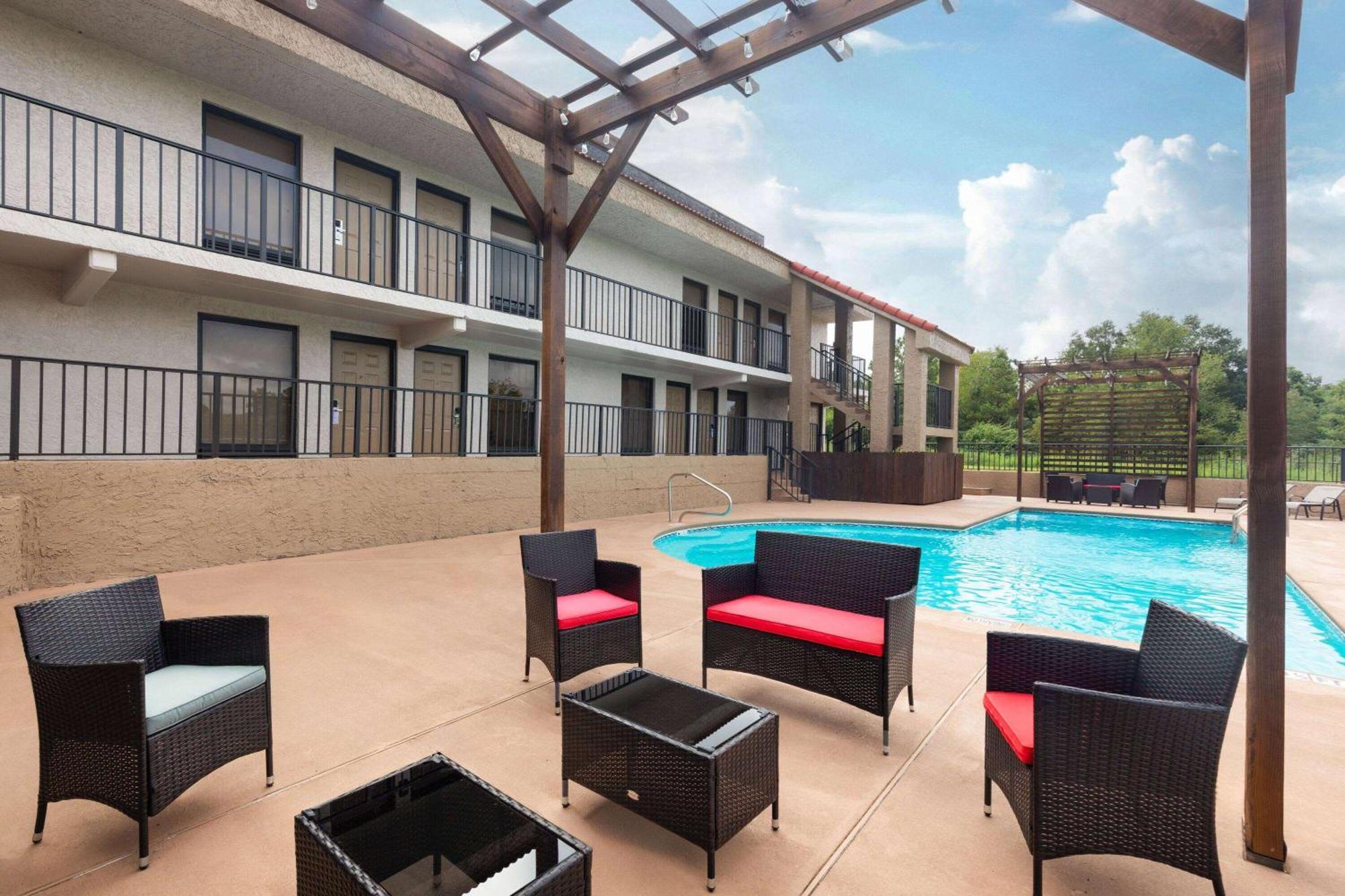 Ramada By Wyndham Bainbridge Exterior foto